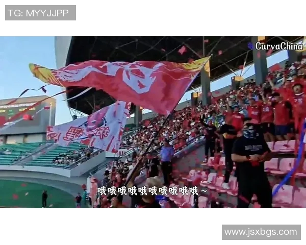 今日足球赛精彩纷呈各队争夺冠军荣耀球迷热情高涨助威声此起彼伏