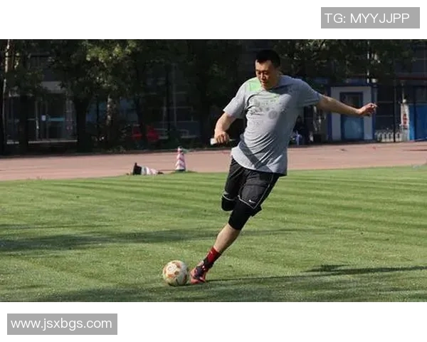 掌握足球切球技巧提升比赛表现的全面指南与训练方法